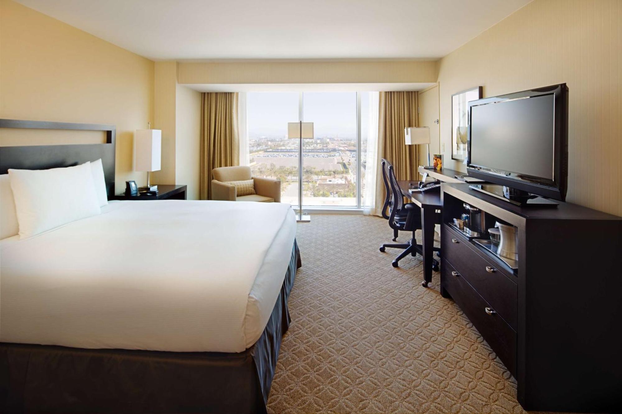Hilton Anaheim Hotel Exterior photo
