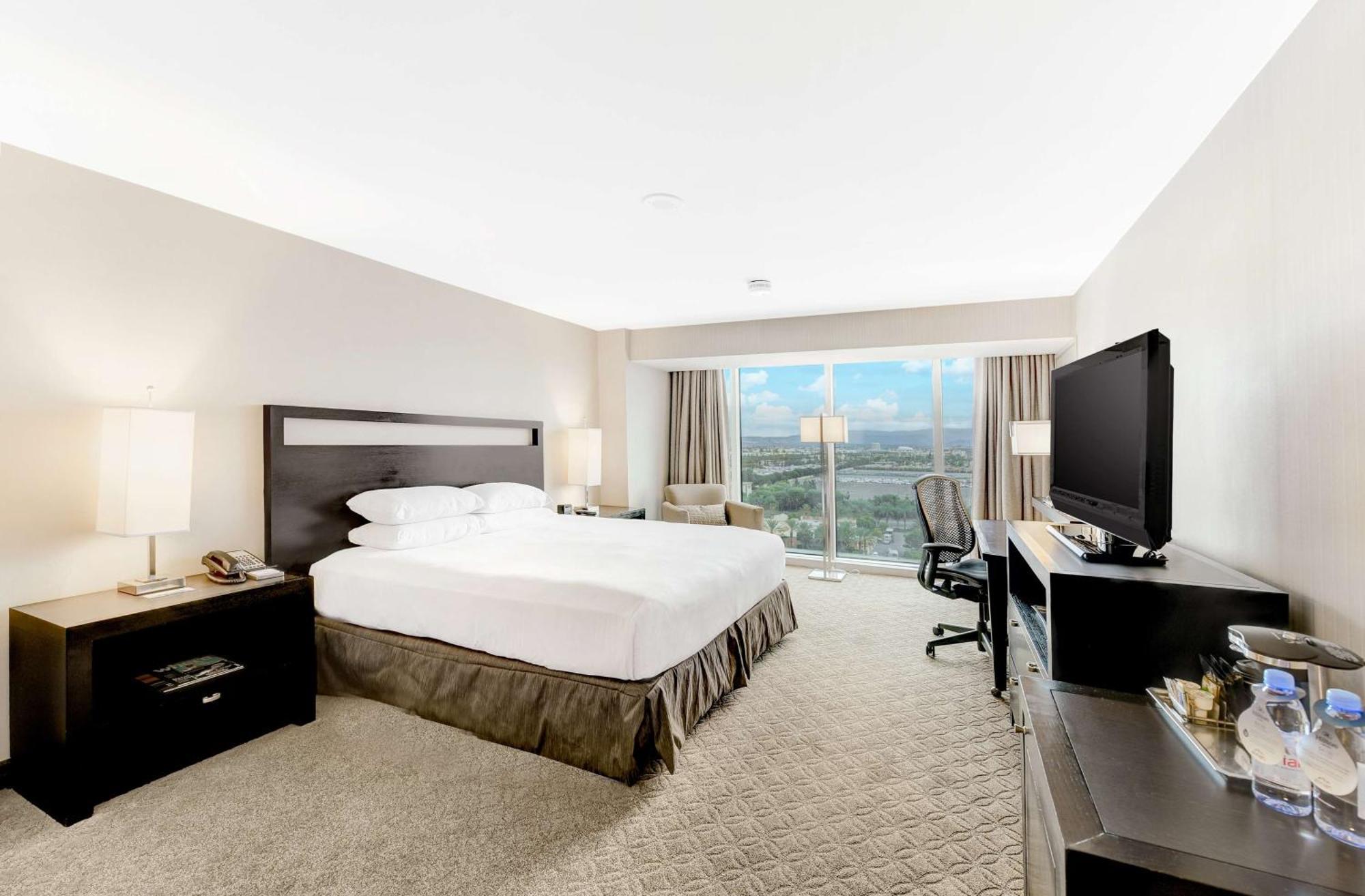 Hilton Anaheim Hotel Exterior photo