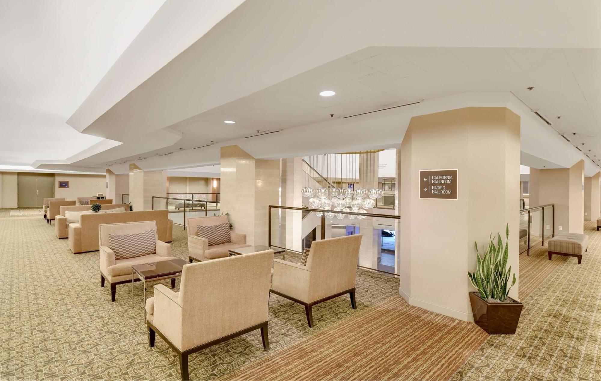 Hilton Anaheim Hotel Exterior photo