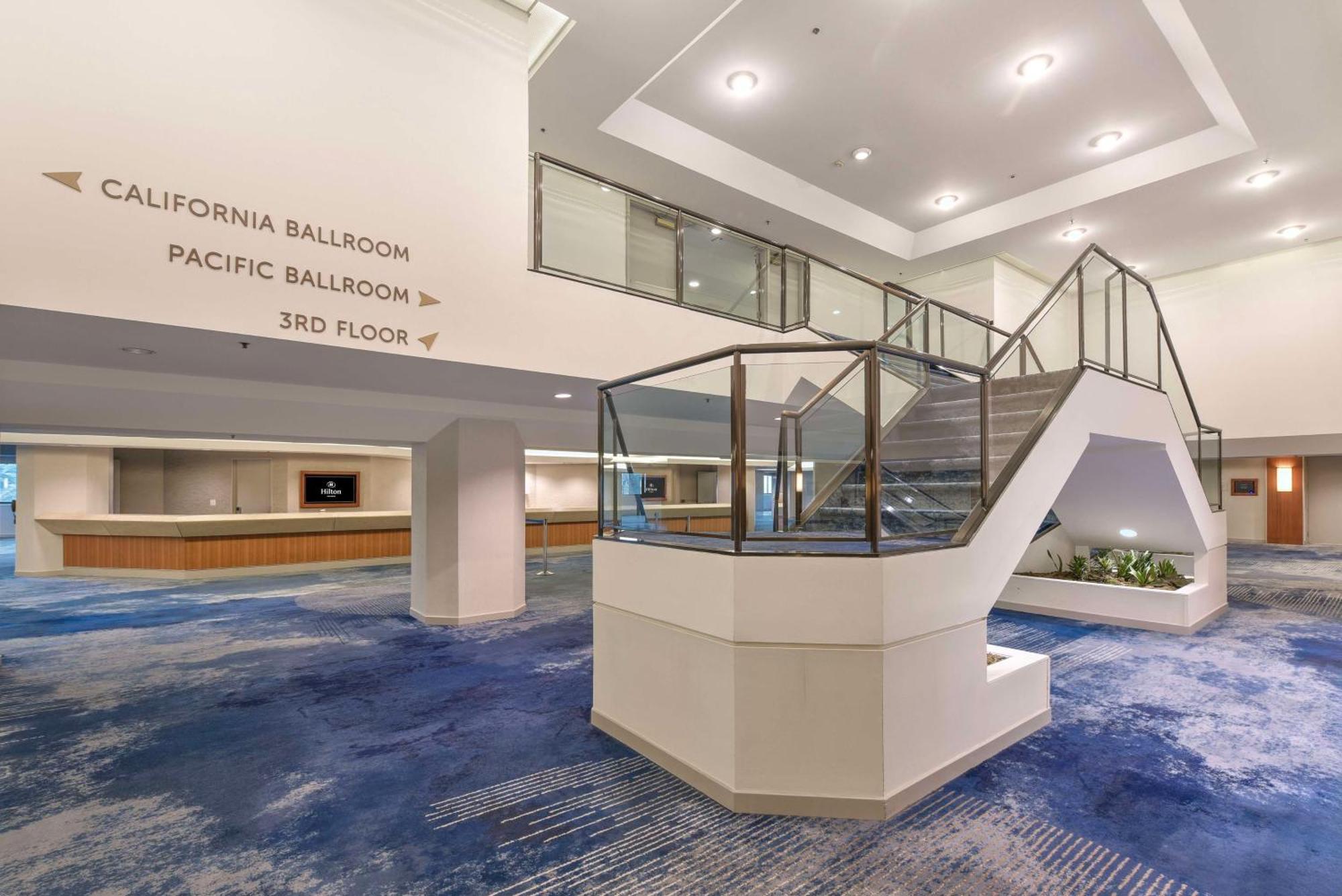 Hilton Anaheim Hotel Exterior photo
