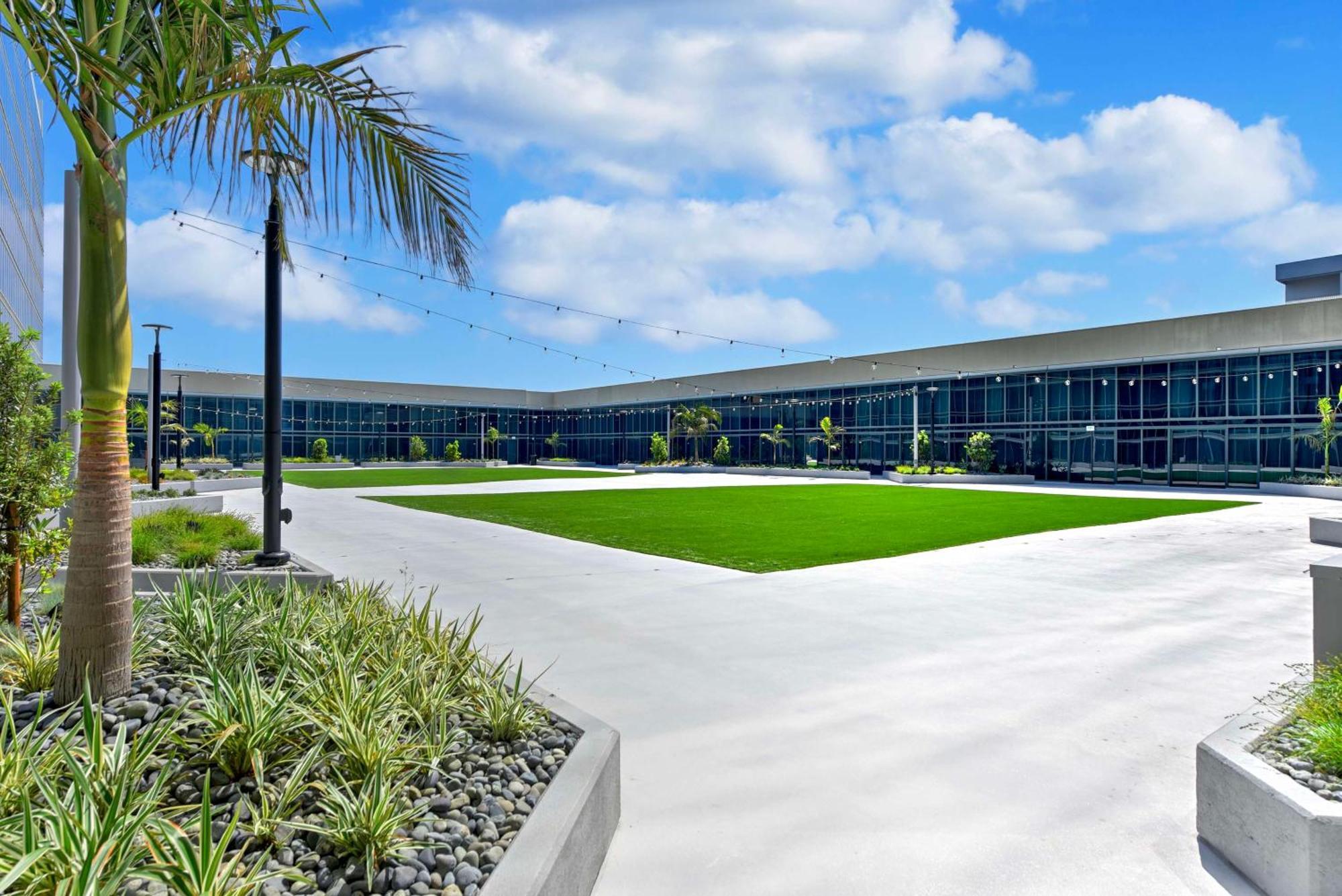 Hilton Anaheim Hotel Exterior photo