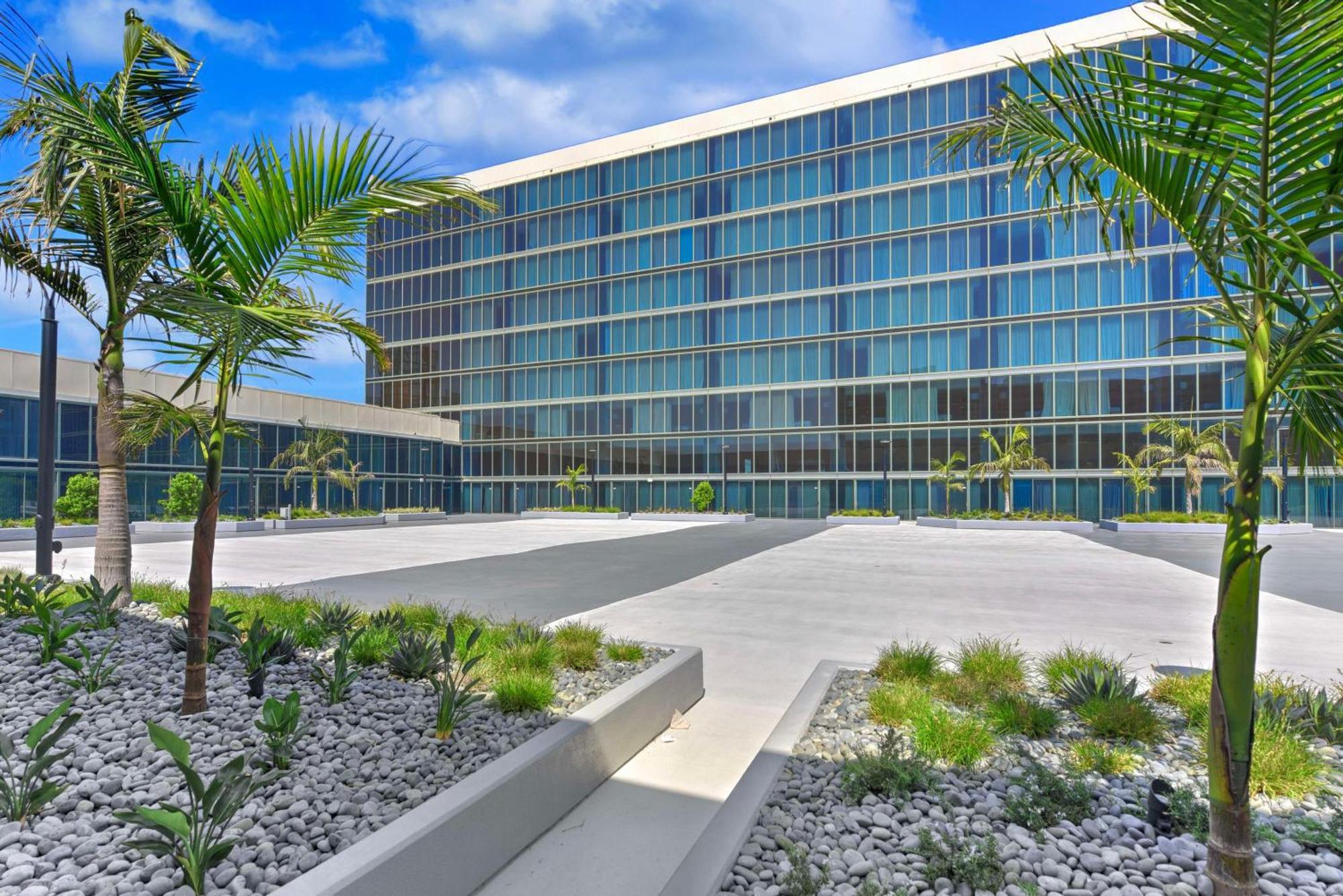 Hilton Anaheim Hotel Exterior photo
